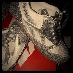 Women's  fashion low top sneaker